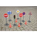 Großes Verkehrsset für Kinder mit Ampel, Verkehrszeichen und Pylonen - Alldoro 60097