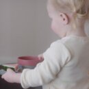 "TINY Dinnertime " 2 Schalen für Baby und Kleinkinder aus recyceltem Biokunststoff -  Weinrot /Sand - dantoy 6210